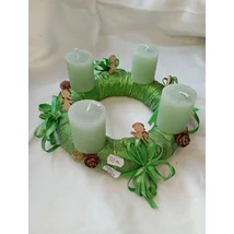 Adventi koszorú zöld alapon, zöld gyertyákkal