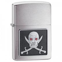 20881 Zippo öngyújtó, csiszolt ezüst színben, koponyás díszítéssel.