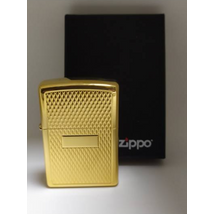39 Zippo öngyújtó, fényes arany színben,faragott gyémánt csiszolással monogram hellyel