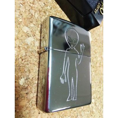 250 Zippo öngyújtó, fényes ezüst színben - Alien Ufonauta