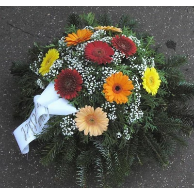 Kegyeleti koszorú színes gerberával