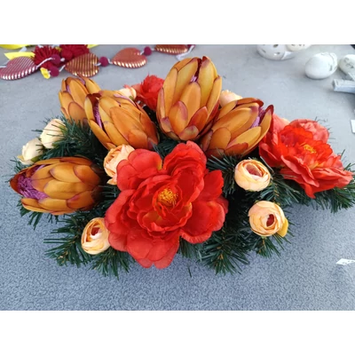 Mindszenti koszorú , pünkösdi rózsa, boglárka, dél afrikai protea díszitéssel